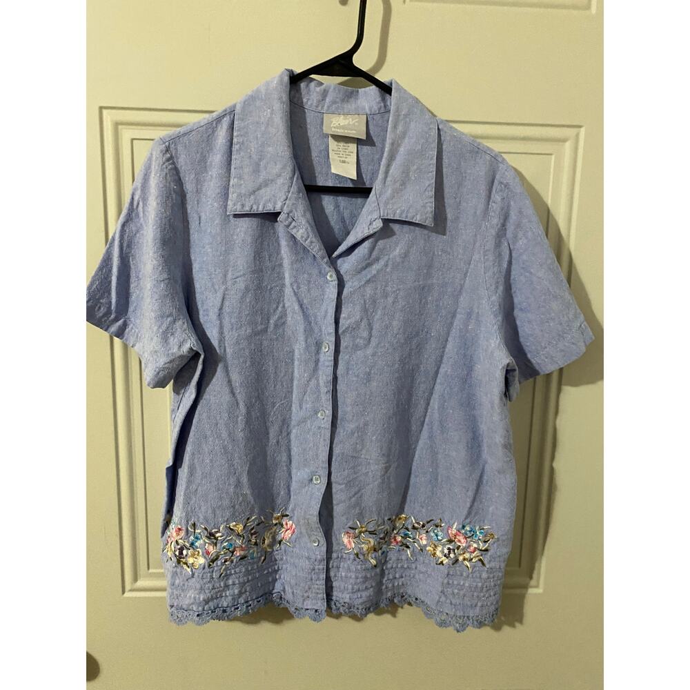 Blair Womens large blue button up embroidered flowers short sleeve q36
